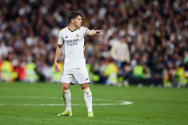 记者：米兰可能签回迪亚斯，他似乎不在阿隆索的经营之中