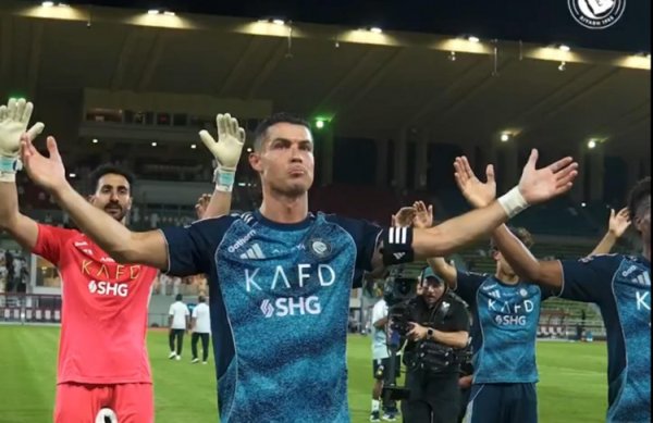 利雅得到手获取联赛开门红，C罗与队友庆祝时饰演维京战吼