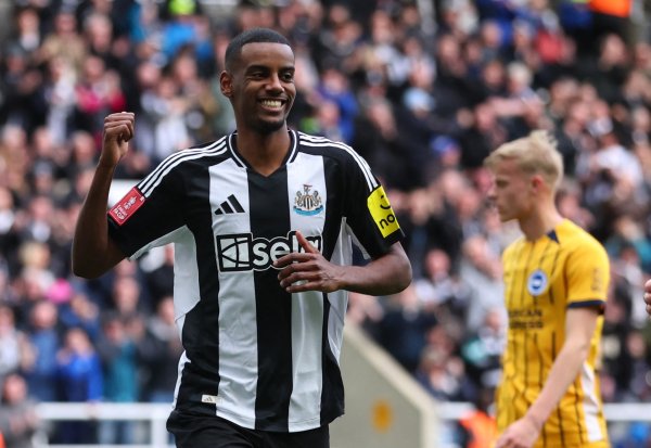 记者：伊萨克转会费加上合作费为1.3亿镑，但利物浦只用付1.25亿