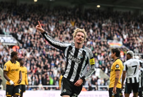 吉马良斯：沃尔特马德还不太适合英超的节律，他半场事后就抽筋了