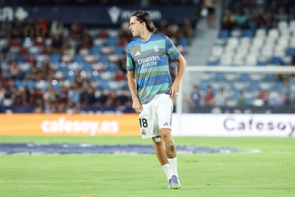 左后卫谜底！皇马5000万买22岁A费7场果然全勤 曼联1场没用就送走