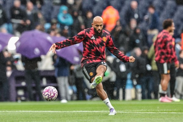 鲁尼：曼联签下姆伯莫时我有所怀疑，但他讲明我错了