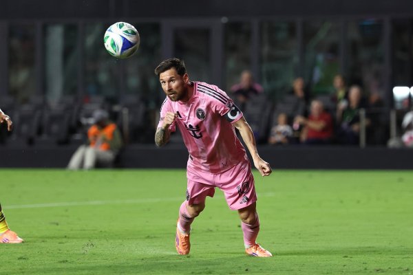 遨游的阿根廷东谈主🤩梅西鱼跃冲顶破门📸📸📸