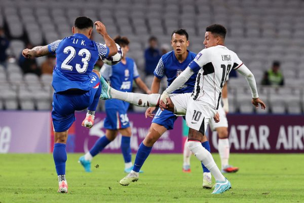 32岁曼联名将亚冠成战犯! 5射0正+25次丢球权 踢飞绝平球暗助申花