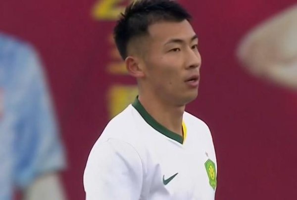 里程碑，国安后卫何宇鹏已在中超出战100场